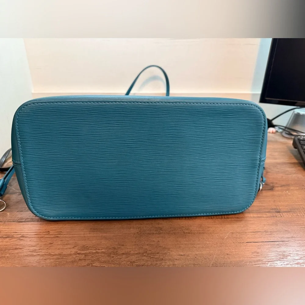 Louis Vuitton Epi Leather Neverfull MM in Teal